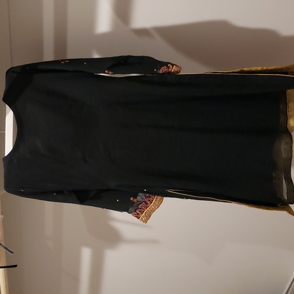 Indian suit - Picture 4 of 8